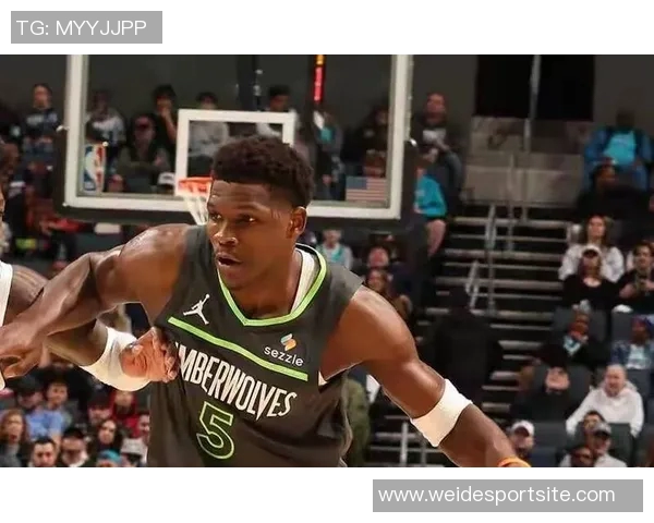 爱德华兹第三节火力全开独得17分威少助攻表现不俗贡献7分