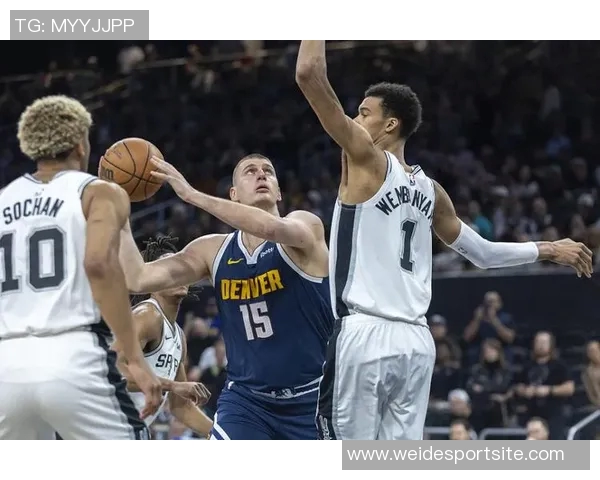 约基奇单节狂揽15分9板6助成自1996-97赛季以来首位球员