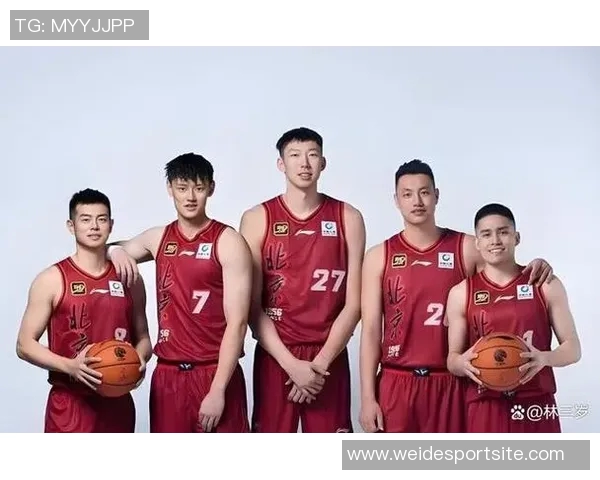 周琦与赵睿翟晓川方硕合影定妆照迎新赛季期待再创佳绩