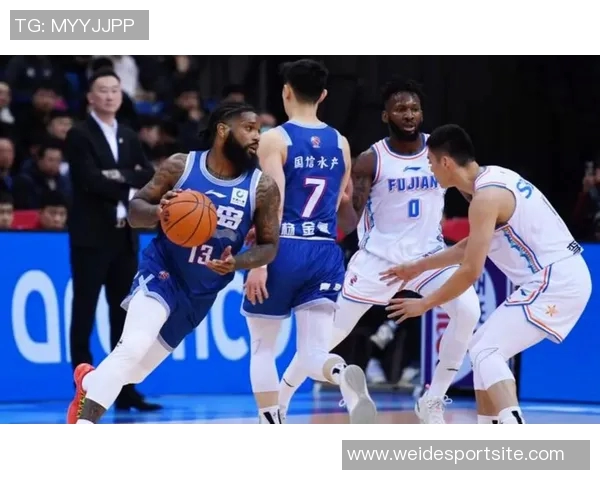 鲍威尔表现平平15投5中仅得20分罚球命中率稍高